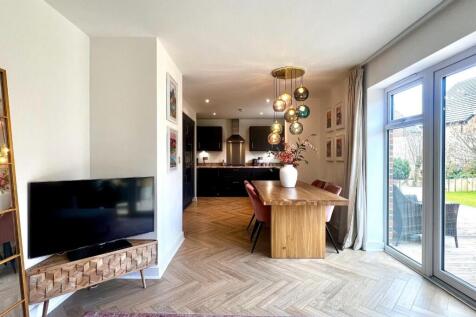 KITCHEN DINING AREA