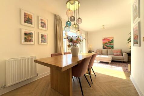 KITCHEN/DINER/FAMILY ROOM