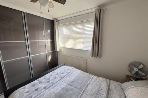 BEDROOM 2 (REAR)