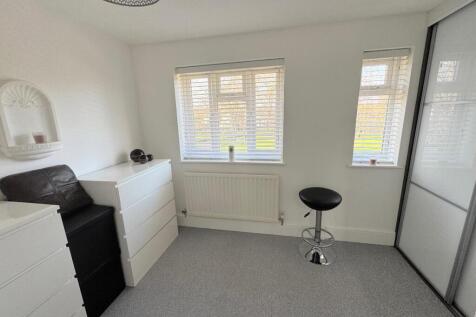 BEDROOM 1 (FRONT)