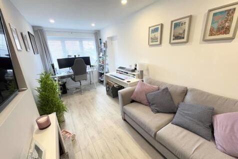CONVERTED GARAGE/RECEPTION ROOM