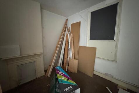 ROOM ( FIRST FLOOR)