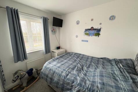 BEDROOM 2 ( REAR)