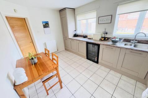 KITCHEN/BREAKFAST ROOM