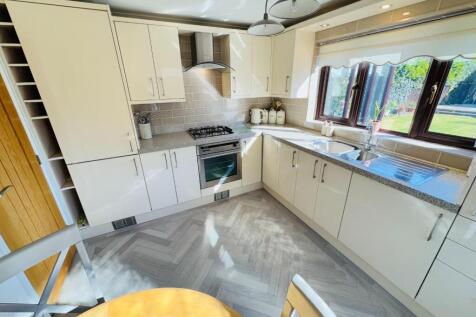 KITCHEN/BREAKFAST ROOM