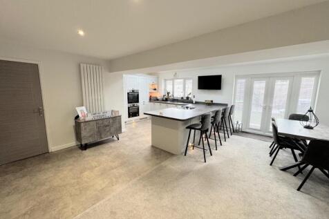 OPEN PLAN LOUNGE / DINING ARE