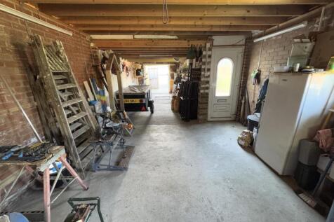 GARAGE/WORKSHOP