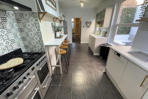 KITCHEN/BREAKFAST ROOM
