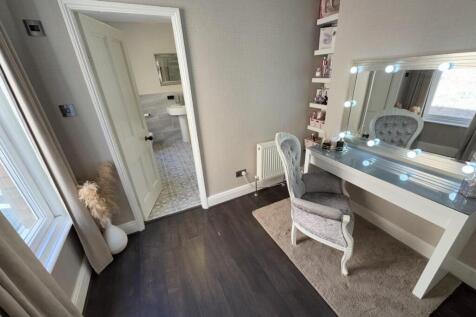 DRESSING ROOM