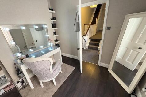 DRESSING ROOM