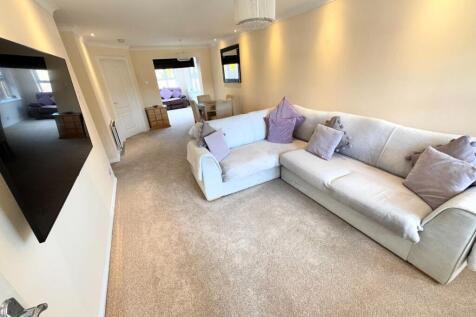 LOUNGE/DINING