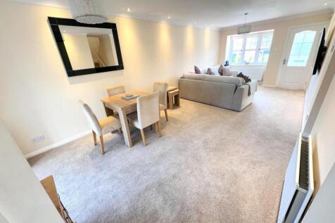 LOUNGE/DINING