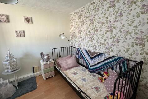 BEDROOM (REAR)