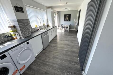 KITCHEN/AREA