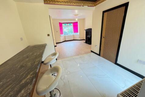 DINING/BREAKFAST ROOM