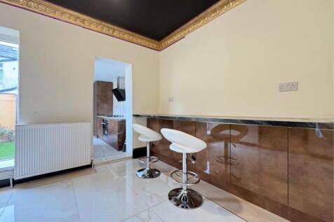 DINING/BREAKFAST ROOM