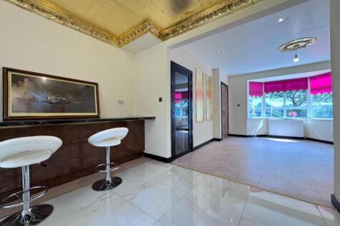 DINING/BREAKFAST ROOM