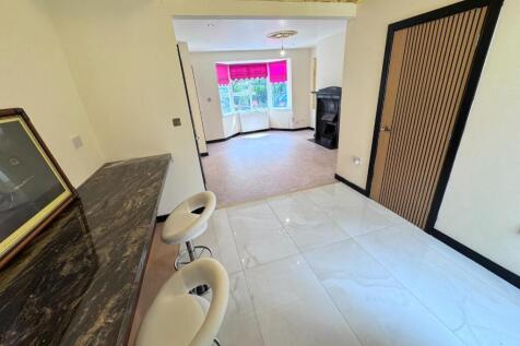 DINING/BREAKFAST ROOM