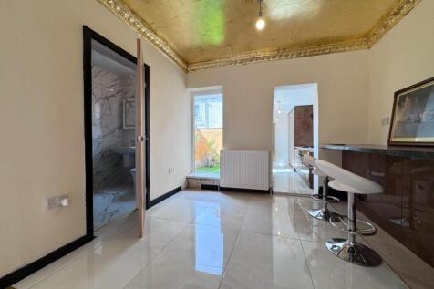 DINING/BREAKFAST ROOM