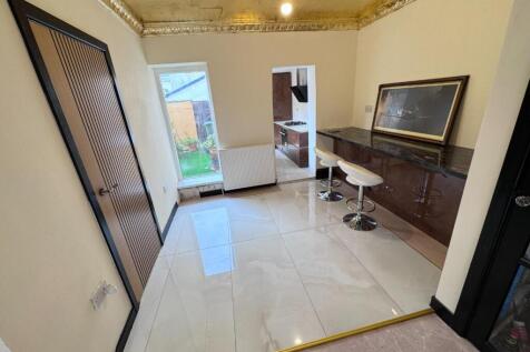 DINING/BREAKFAST ROOM