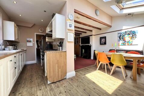 KITCHEN INTO DINING AREA