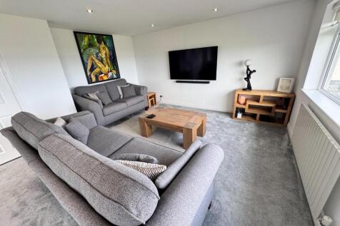 FIRST FLOOR LOUNGE
