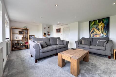 FIRST FLOOR LOUNGE