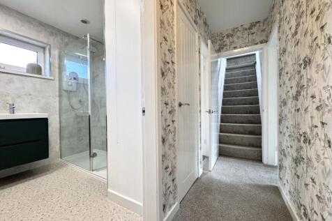HALL / SHOWER ROOM