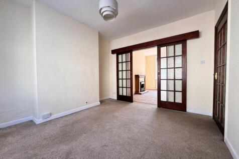 FRONT LOUNGE