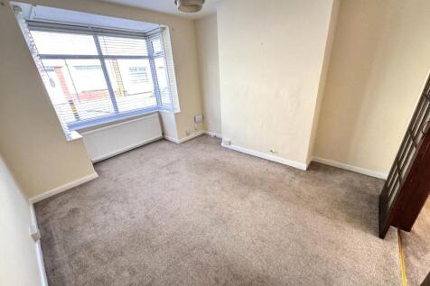 FRONT LOUNGE