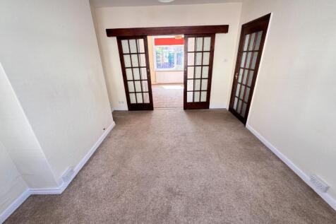 FRONT LOUNGE