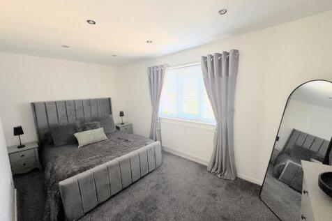 BEDROOM ( FRONT)