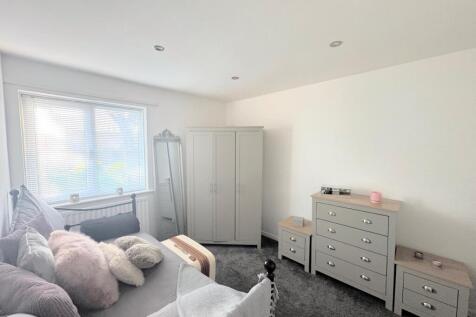 BEDROOM ( REAR)
