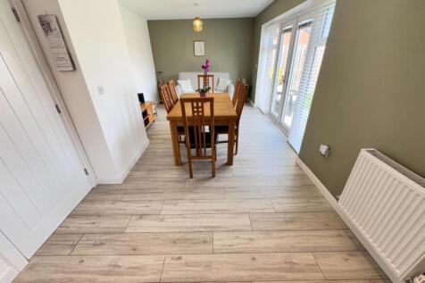 KITCHEN/DINER/FAMILY ROOM