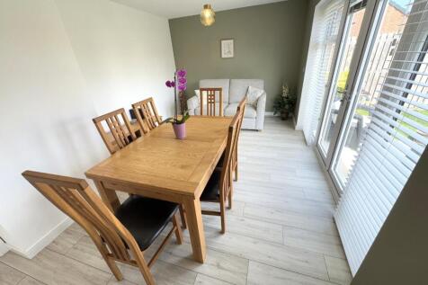 KITCHEN/DINER/FAMILY ROOM