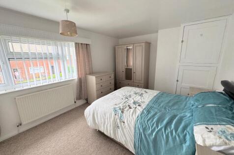 BEDROOM ( FRONT)
