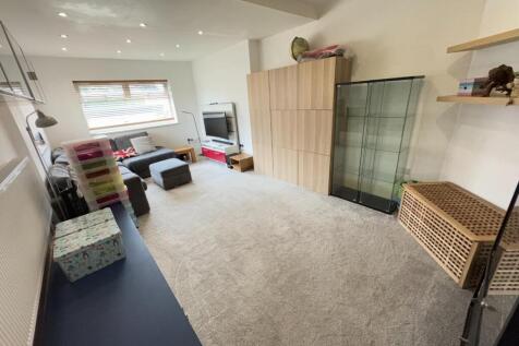 REAR RECEPTION