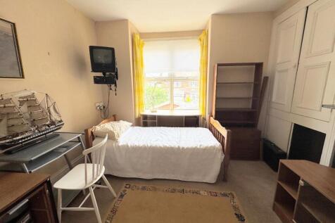 BEDROOM (FIRST FLOOR)