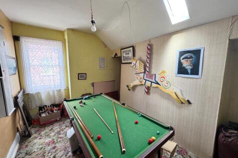 BEDROOM (SECOND FLOOR)