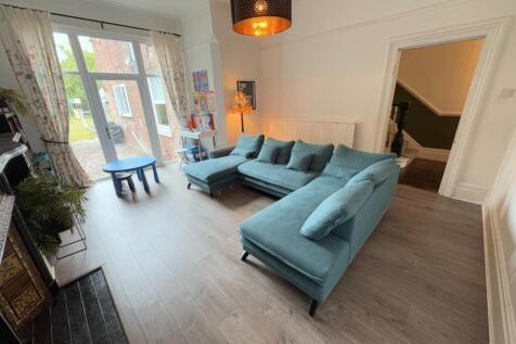 REAR RECEPTION ROOM