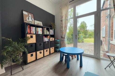 REAR RECEPTION ROOM