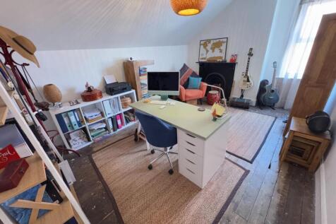 BEDROOM SIX