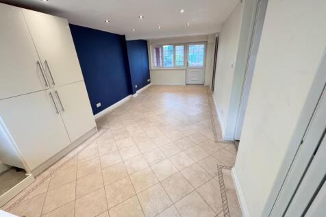 RECEPTION ROOM &amp; UTILITY AREA