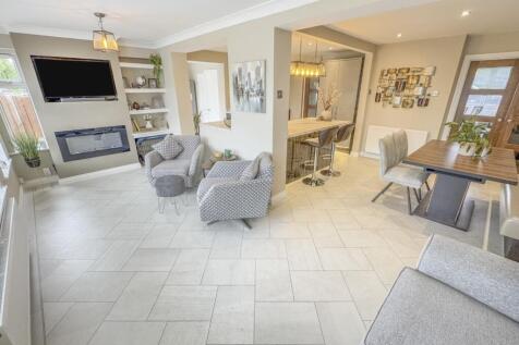 KITCHEN/DINER/FAMILY ROOM
