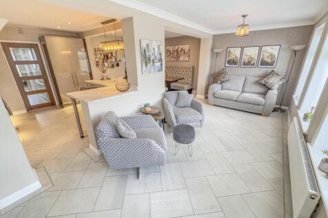 KITCHEN/DINER/FAMILY ROOM