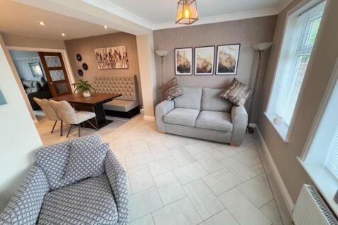 KITCHEN/DINER/FAMILY ROOM