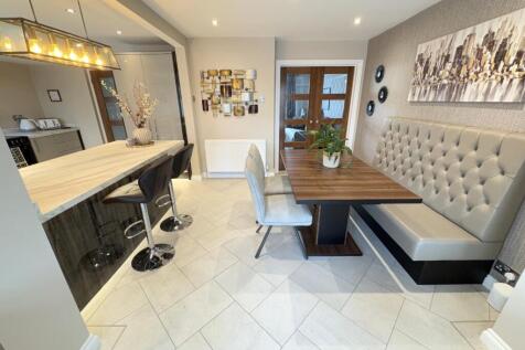 KITCHEN/DINER/FAMILY ROOM