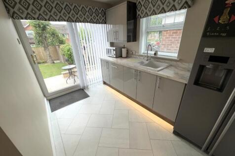 ADDITIONAL KITCHEN AREA