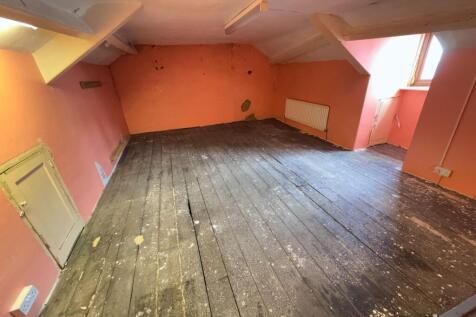 ATTIC ROOM