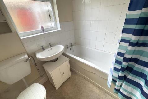 GROUND FLOOR BATHROOM